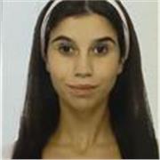 Universitaria de cuarto curso para clases de repaso de primaria.