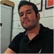 Clases dinámicas de inglés con enfoque conversacional, académico o de certificación