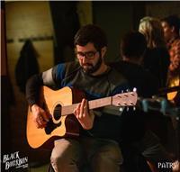 Profesor de guitarra, bajo y armonía moderna. todos los estilos y niveles