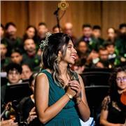 Licenciada en música y artista, enseña solfeo, teoría musical, historia de la música e instumentos musicales. También a colegios