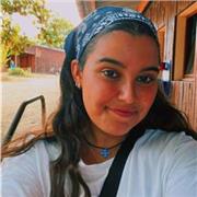 Soy una estudiante de universidad apasionada por enseñar