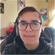 ragazzo di 20 anni diplomato al liceo scientifico delle scienze applicate impartisce lezioni di matematica, fisica ed informatica