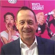 UK born native english speaker with a passion for sharing knowledge and experiences and making it fun!
