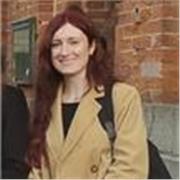 Diplomata al liceo linguistico e laureata in lingue orientali, offre ripetizioni di italiano, inglese e spagnolo
