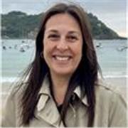 Soy profesora de lenguas, especialmente inglés, francés y castellano. Me apasionan y me encanta enseñarlas.