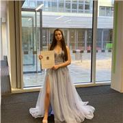 Mathe, Französisch, Deutsch und Chemie- Tutorin, die alle Klassen der Realschule (außer Mathe Zweig) und Grundschule unterrichtet