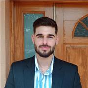 Docente dinamico con 10 anni di esperienza nell’insegnamento di inglese e spagnolo.