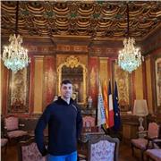 Profesor de Ciencias, abarcando desde la educación primària hasta la secundària, especialmente las ambientales.