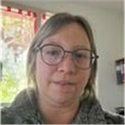 Professeure de français et de FLE offre des cours de remise à niveau à distance. Je peux également faire du suivi pour les examens
