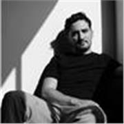 Bonjour, je suis Jonathan, professeur de français natif avec plus d’un an et demi d’expérience. J’enseigne tous niveaux, en ligne 