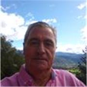 Exdirectivo en el sector financiero, formador de economía y finanzas, gestión administración y dirección de empresas