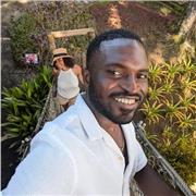 Insegnante di chimica e biologia al studenti di liceo