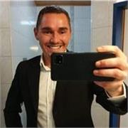 Lehrer, der SuS in der Sekundarstufe unterrichtet. 
Ich arbeite Fächerübergreifend 