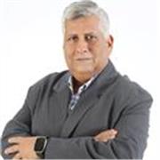 Profesional en el campo de la logística y operaciones con grado de Magister y experiencia liderando grupos.