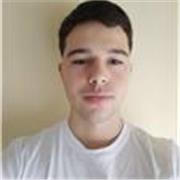 Estudiante de ADE con conocimientos sobre matemáticas hasta bachillerato y otras asignaturas.