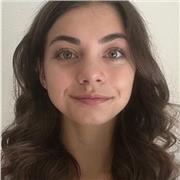 Soy una persona responsable, organizada, cariñosa y paciente. Como profesora me adapto al estilo de aprender de mis alumnos