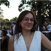 ¡Hola! Soy Laura, una estudiante de 19 años de periodismo y política a la que le encantan los niños. Ya tengo experiencia cuidando