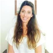 Laureata in Psicologia impartisce lezioni di psicología ed impare un método innovadore per psicologi