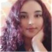 Profesora joven de Primaria, amigable y muy simpática.