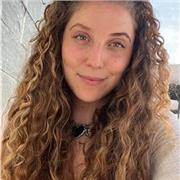 Tengo Bachiller y actualmente estudio en la universidad, tengo experiencia trabajando con niños/as y dispongo de referencias