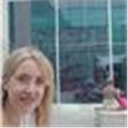 Bonjour, je suis une professeur d Espagnol qui habite à Madrid, ainsi je peut vous donner class seulement à la ligne