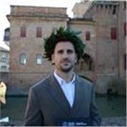 Laurea magistrale in lingue e abilitazione per l'insegnamento. Esperienze di vita all'estero e attualmente in Irlanda. 