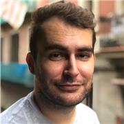 Profesor de inglés y español con experiencia. Experiencia dando clases a todos los niveles y preparación para exámenes oficiales.