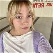 Soy profesora particular de inglés con nivel B2, enfocada en clases de refuerzo y apoyo escolar.