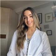 Me defino como una persona trabajadora que se preocupa realmente por el alumno y por su aprendizaje. Clases hasta bachillerato.