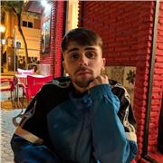 Se ofrecen clases de inglés a niños desde primaria hasta bachillerato. También se prepara para certificados b1 y b2. Soy un estudiante del último año de carrera de filología inglesa, tengo 22 años. Tengo coche, por tanto puedo moverme por Sevilla y alrede