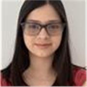 Profesora de inglés con dos años de experiencia trabajando con niños.