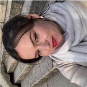 Professeur particulier qui aide aux devoirs et donne des cours d’anglais, de mathématiques ou autre. primaire ou collège