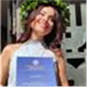 Laureata in Comunicazione Linguistica e Mediazione Interculturale impartisce lezioni di grammatica e letteratura spagnola