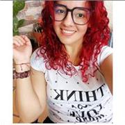 Profesora de diferentes áreas imparte clases a niños de todas las edades