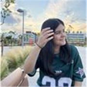 Soy estudiante de enfermería con un nivel de inglés C1. Doy clases de biología a estudiantes de primara y E.S.O