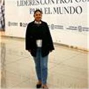 profesora de español impartiendo clases a todas las edades