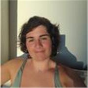 Doy clases desde primaria hasta secundaria. Dispongo del título C1 de inglés. Estoy estudiando Trabajo Social en la UPV