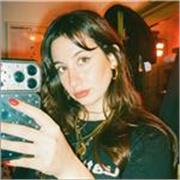 Profesora de Italiano, responsable y paciente, con fuerte vocación por la enseñanza y el trabajo con niños. 