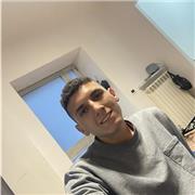 Sono un insegnante di inglese che manifesta motivazione e la trasmette ai propri studenti, con molta forza di volontà e passione!