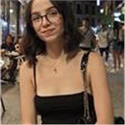 Soy una chica joven buscando trabajo para compaginar con los estudios.
