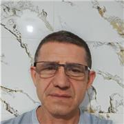 Ingeniero Civil y profesor de matemáticas, con experiencia en enseñanza y acompañamiento personalizado