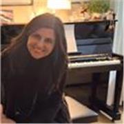 Profesora de piano y lenguaje musical.Clases personalizadas,destinadas a personas de todas las edades y diferentes objetivos. 
