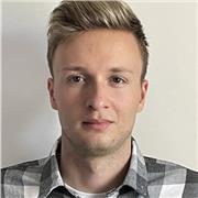 Junger Englisch Nachhilfe- und Privatlehrer mit mehr als 5 Jahren Erfahrung