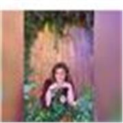 Laureata in filosofia impartiace lezioni di latino,filosofia, italiano,inglese