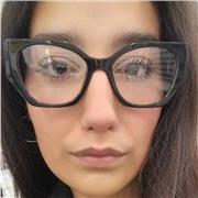 Insegnante di Latino, laureata in Archeologia e storia, con esperienza di insegnamento per recupero debiti e doposcuola