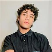 Profesor de inglés que ofrece clases para niños de todas las edades y niveles escolares