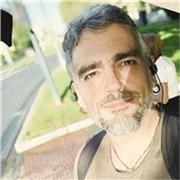 Profesor de inglés graduado en Filología inglesa y Máster en Enseñanza del idioma con varios años de experiencia en el sector