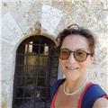 Professoressa di lettere, scuola statale impartisce lezioni online di lingua italiana. grammatica, sintassi, conversazione