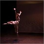 Profesora con el grado 8 del Royal Academic Dance, con 2 años de experiencia como profesora de ballet