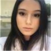 Studentessa liceale di lingue disposta a dare ripetizioni a bambini di scuole elementari e medie